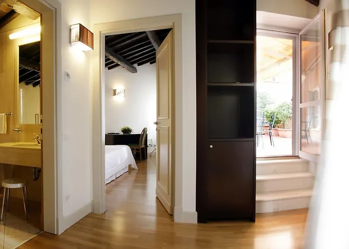 מלון Santa Chiara 3*