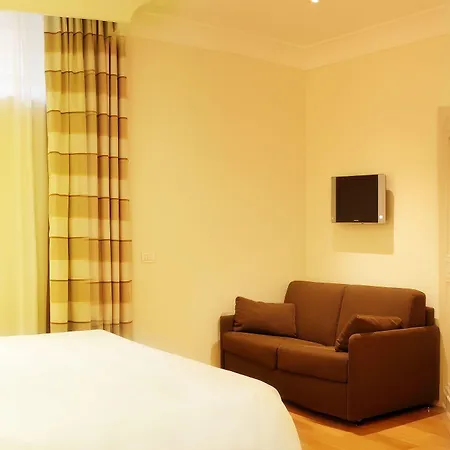 فندق Santa Chiara 3*