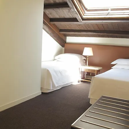 Santa Chiara 3* روما