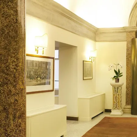 ホテル アルベルゴ サンタ キアーラ ローマ