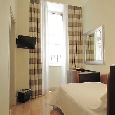 アルベルゴ サンタ キアーラ 3*