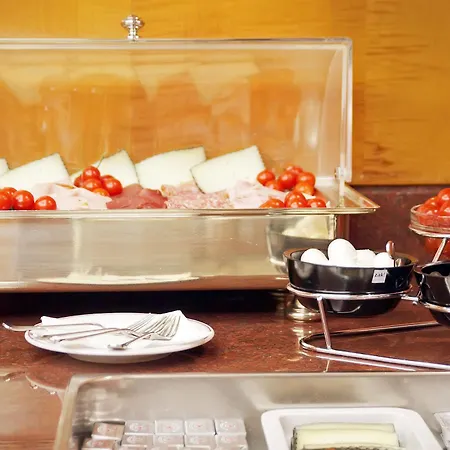 Santa Chiara 3* רומא